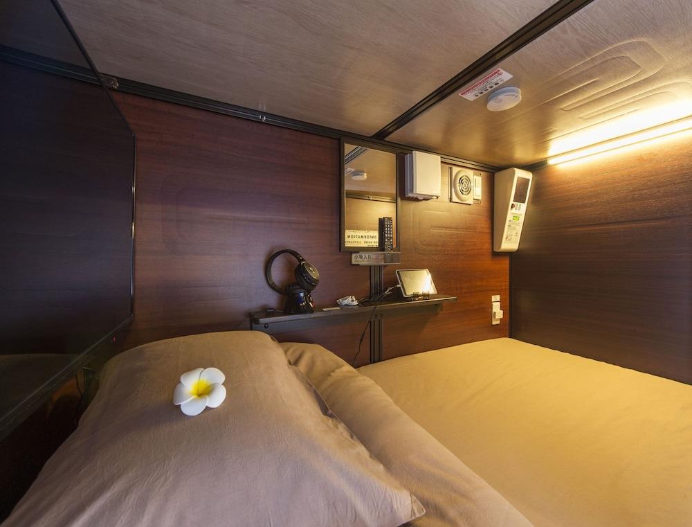 Capsule Hotel Anshin Oyado Premium Resort Kyoto Shijo Karasuma Exterior photo