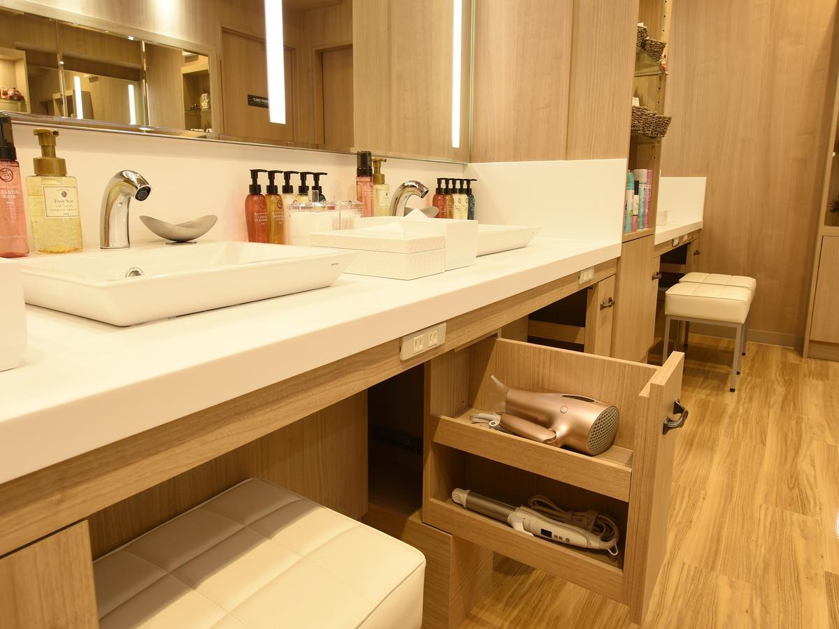 Capsule Hotel Anshin Oyado Premium Resort Kyoto Shijo Karasuma Exterior photo